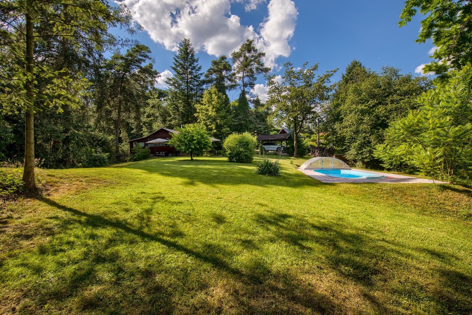 Pozemek s bazénem, 2500 m2, Čerčany